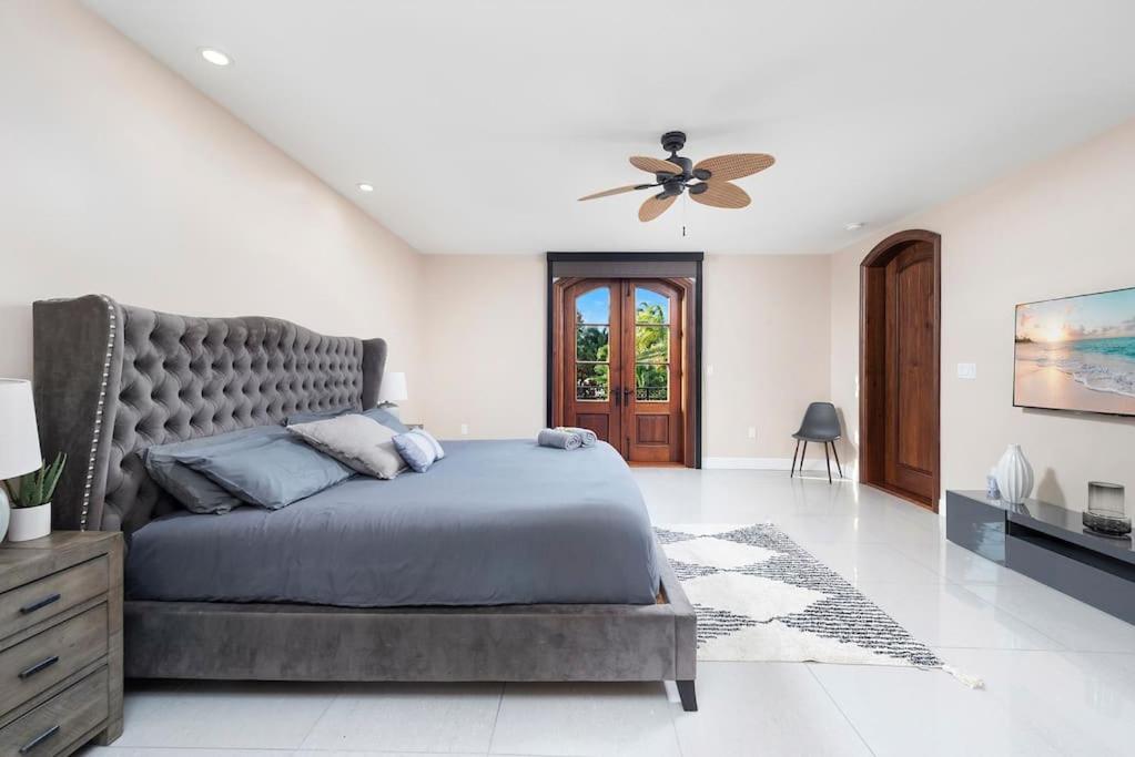 In Lauderdale With Gym Pool Jacuzzi Sleeps 12 Guest Holiday home Fort Lauderdale