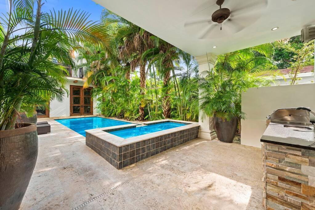 In Lauderdale With Gym Pool Jacuzzi Sleeps 12 Guest Fort Lauderdale