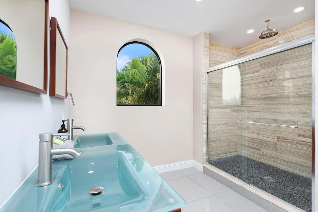 Holiday home In Lauderdale With Gym Pool Jacuzzi Sleeps 12 Guest *