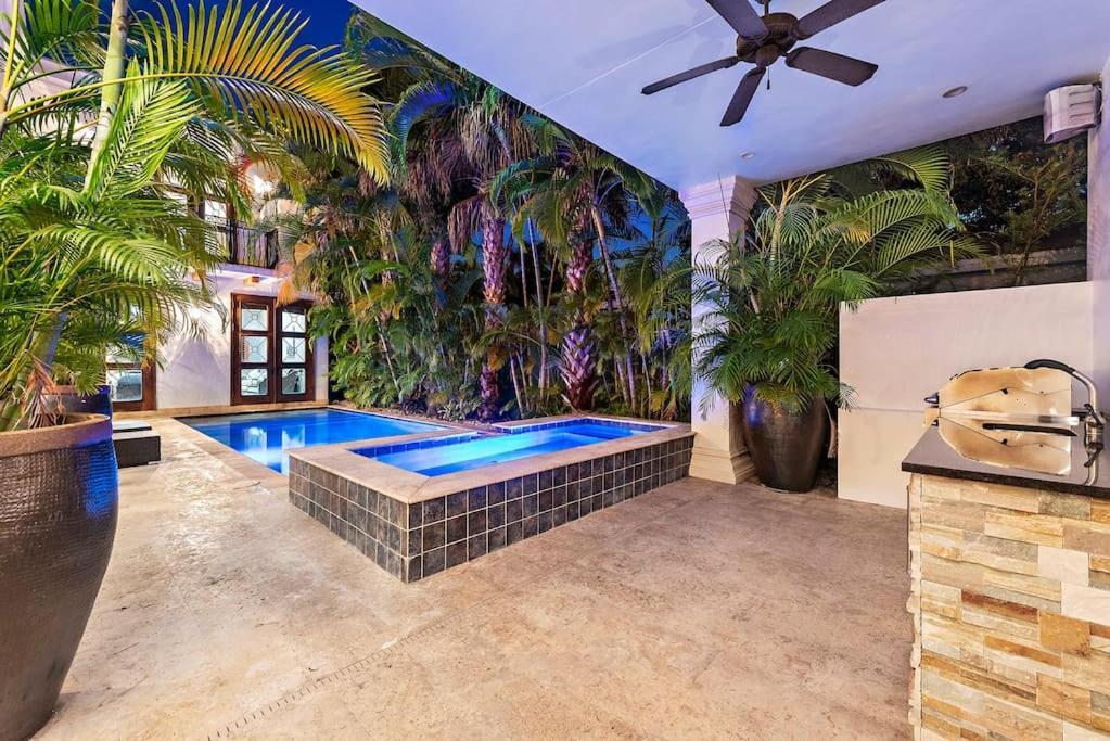 In Lauderdale With Gym Pool Jacuzzi Sleeps 12 Guest Holiday home