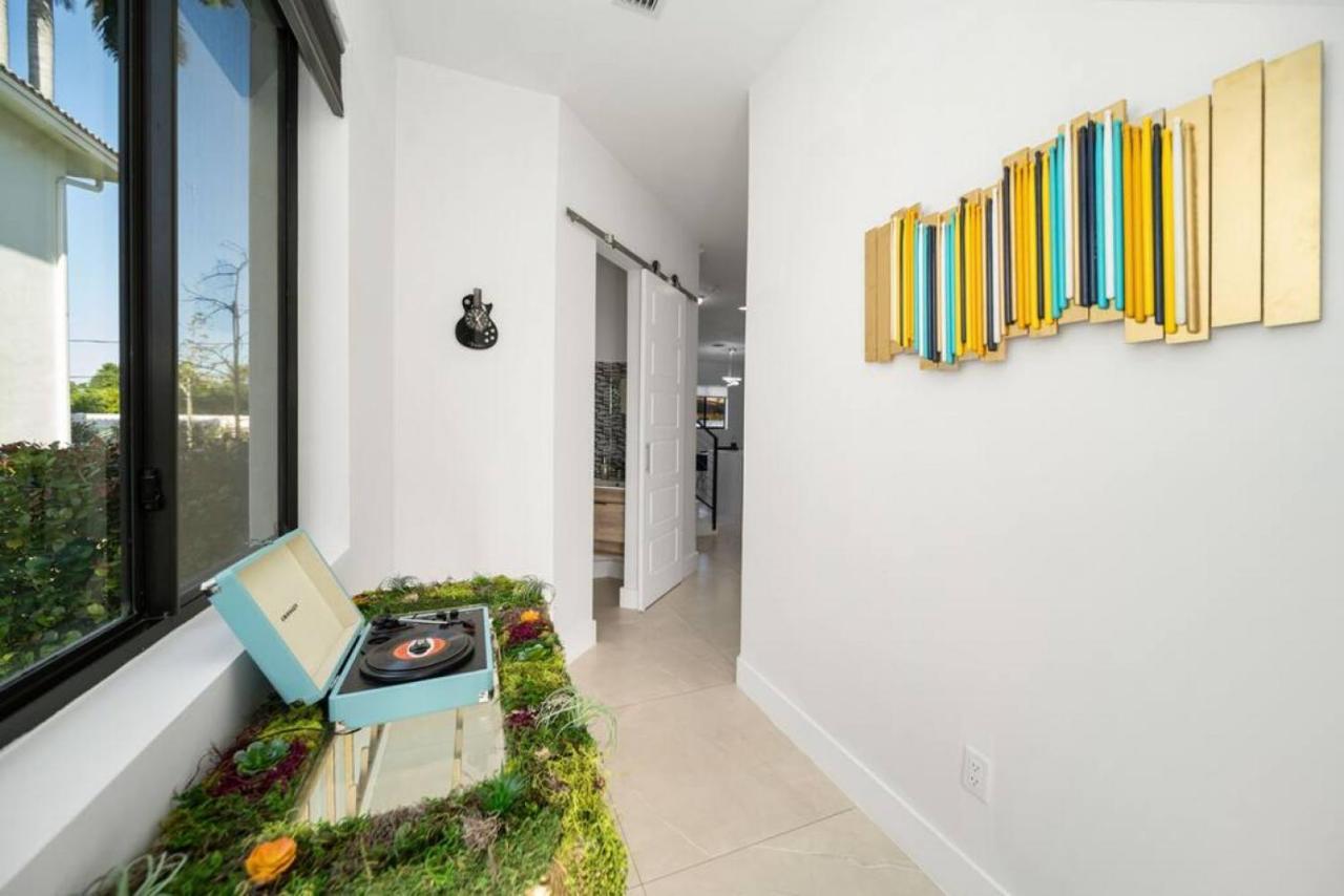 Modern Rocknhome Near Hard Rock And Fll Airport Holiday home Fort Lauderdale