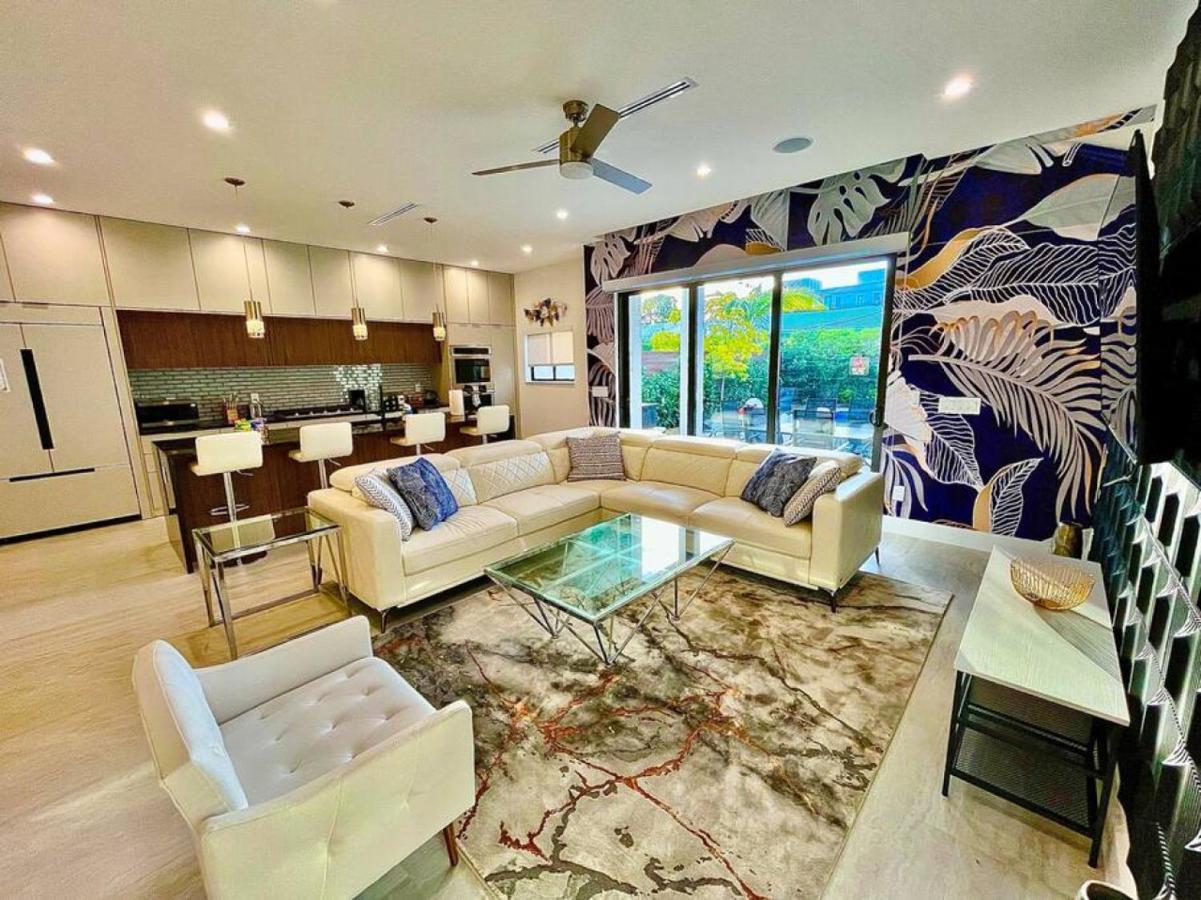 The Botanical Oasis Olas