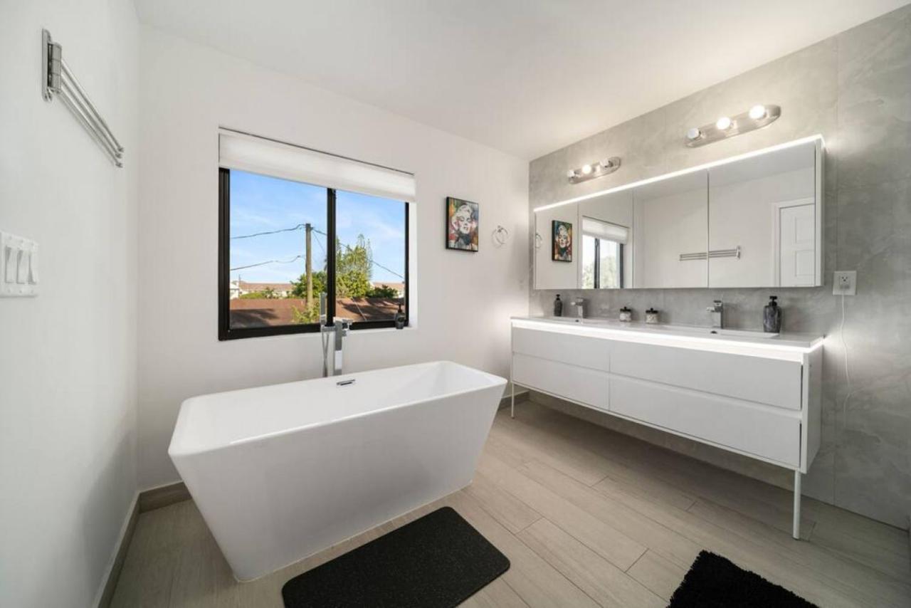 Holiday home Modern Rocknhome Near Hard Rock And Fll Airport *