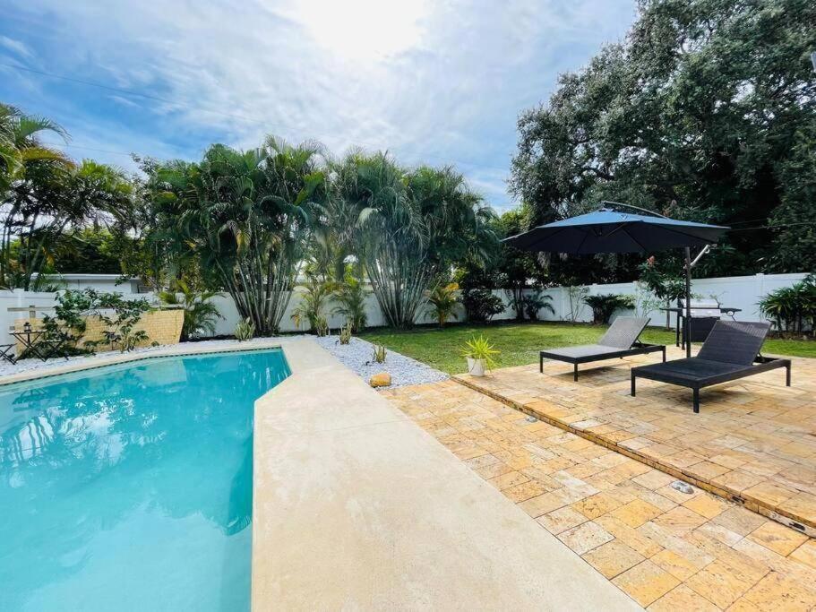 Holiday home Tropical Oasis House Private Pool Family Yard *