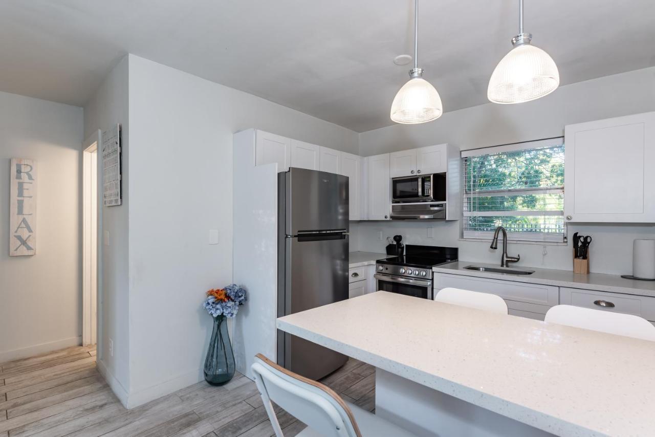 Modern Riverview Apartment *
