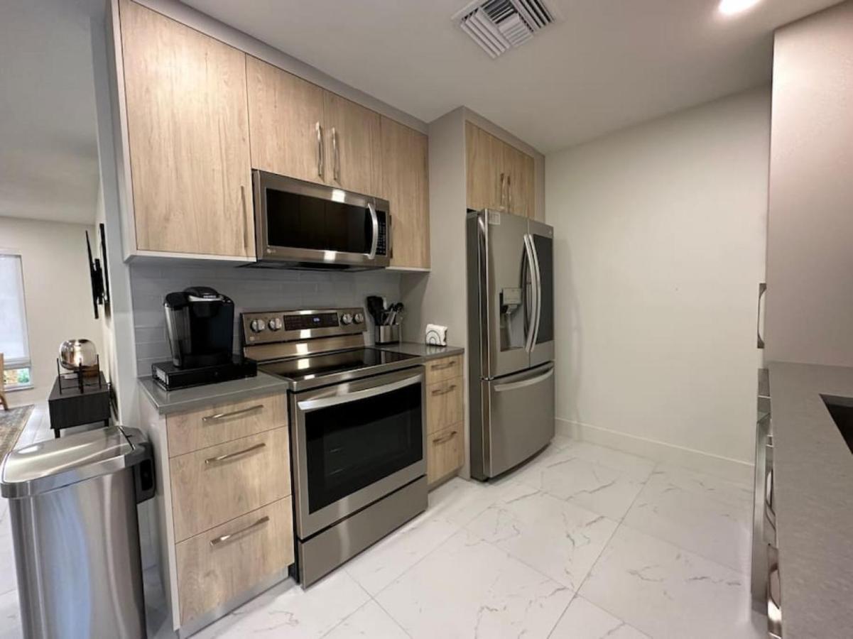 Holiday home The Sun House - 3 Bed, 2 Bath, Private Pool, Fire Pit, Huge Backyard Fort Lauderdale