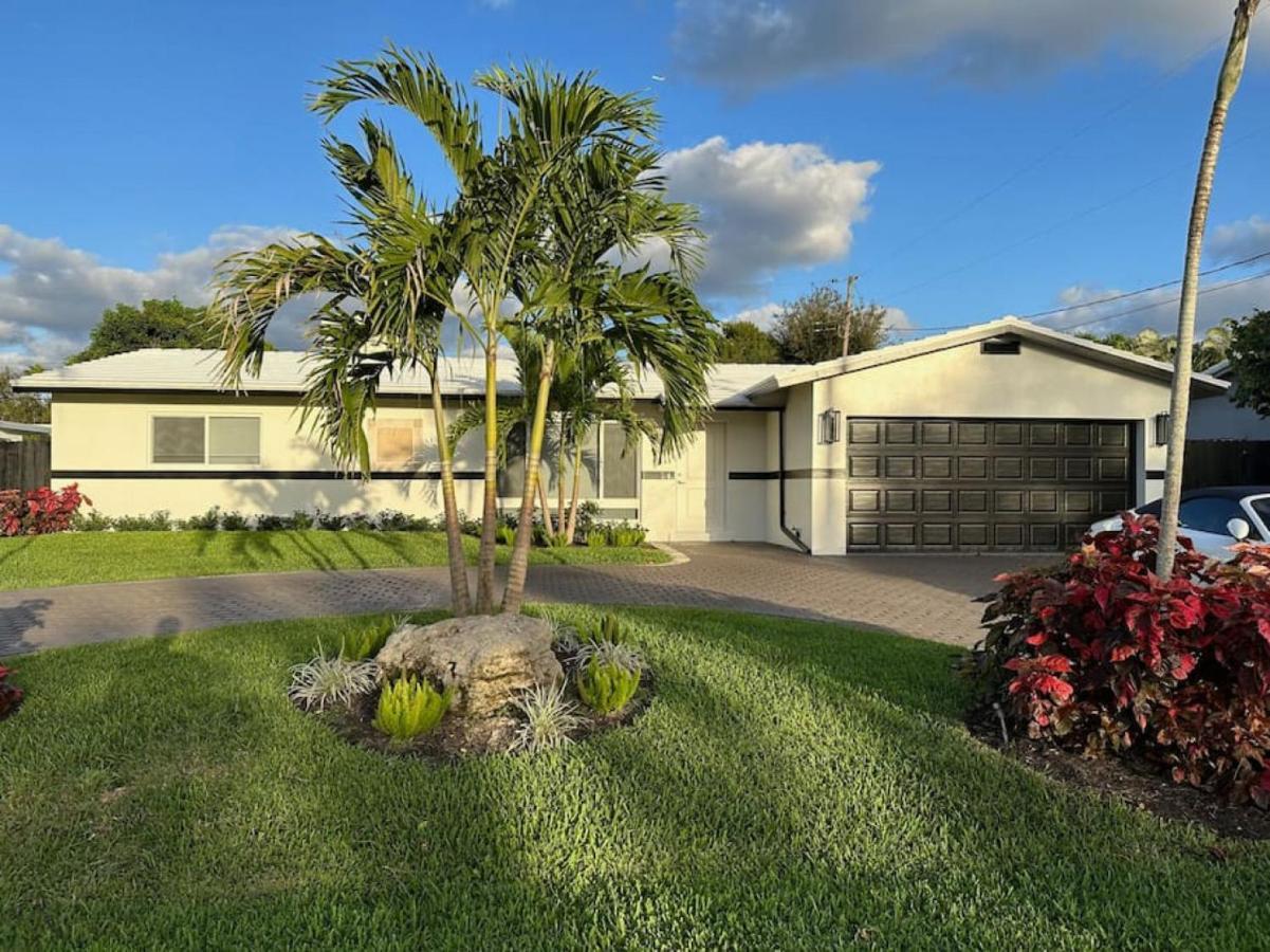 The Sun House - 3 Bed, 2 Bath, Private Pool, Fire Pit, Huge Backyard