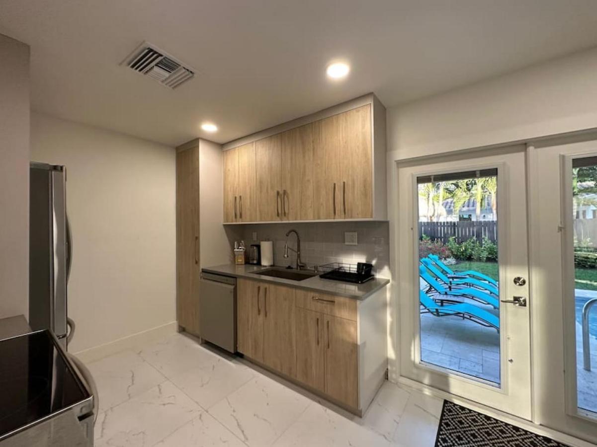 The Sun House - 3 Bed, 2 Bath, Private Pool, Fire Pit, Huge Backyard