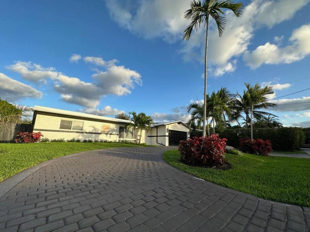 The Sun House - 3 Bed, 2 Bath, Private Pool, Fire Pit, Huge Backyard * Fort Lauderdale