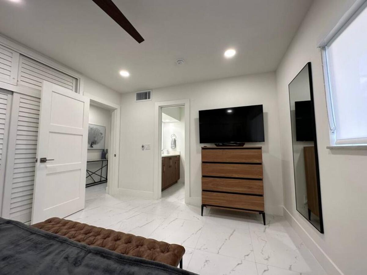 The Sun House - 3 Bed, 2 Bath, Private Pool, Fire Pit, Huge Backyard Holiday home