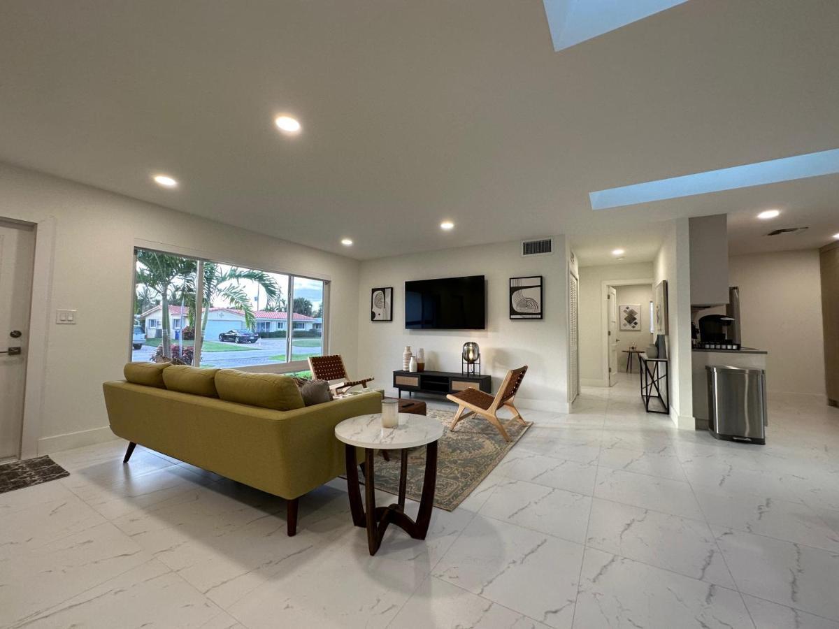 The Sun House - 3 Bed, 2 Bath, Private Pool, Fire Pit, Huge Backyard Holiday home