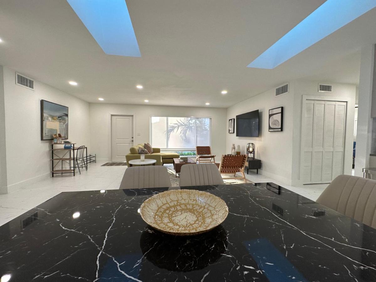 Holiday home The Sun House - 3 Bed, 2 Bath, Private Pool, Fire Pit, Huge Backyard Fort Lauderdale
