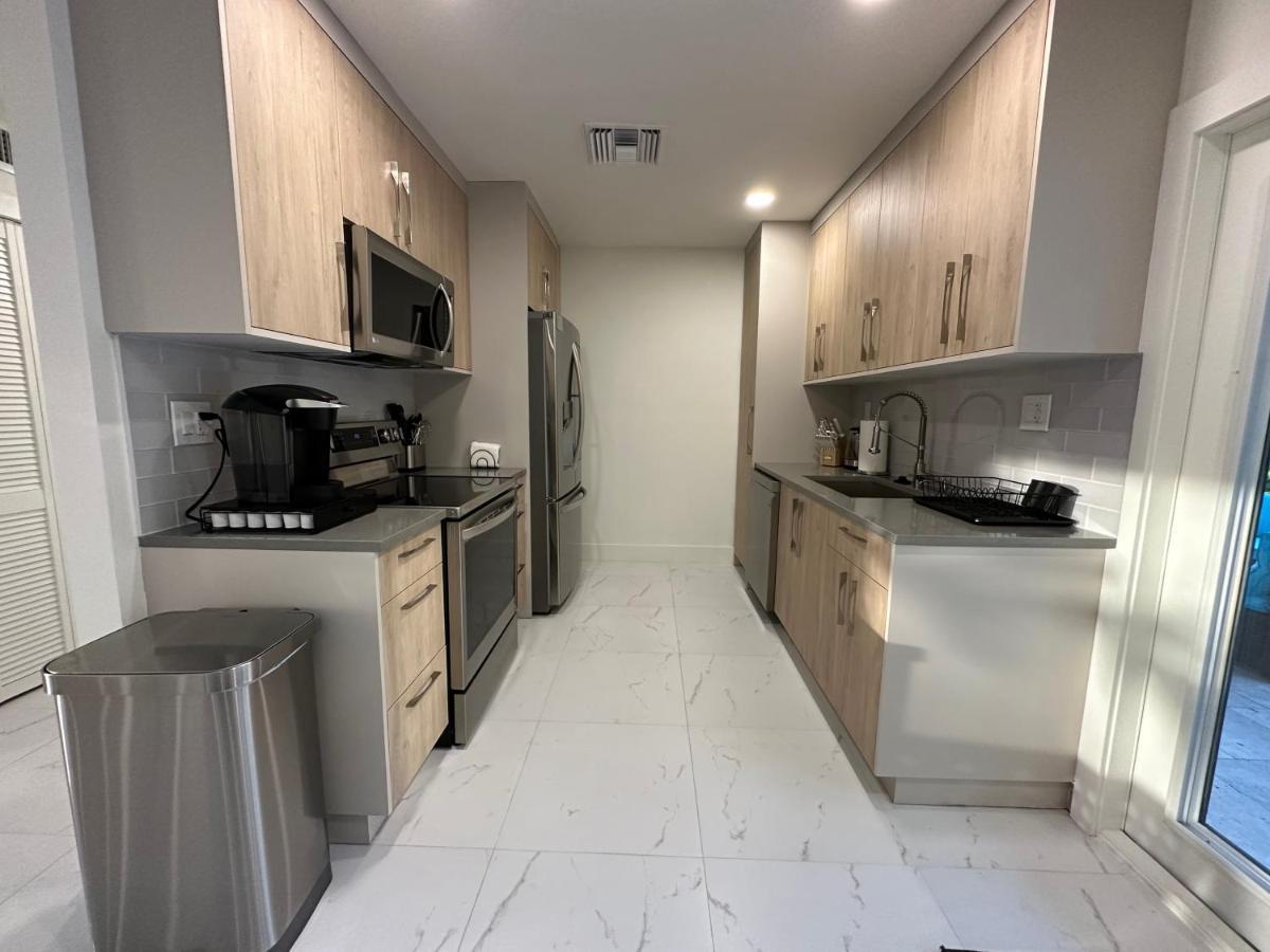 The Sun House - 3 Bed, 2 Bath, Private Pool, Fire Pit, Huge Backyard Holiday home *