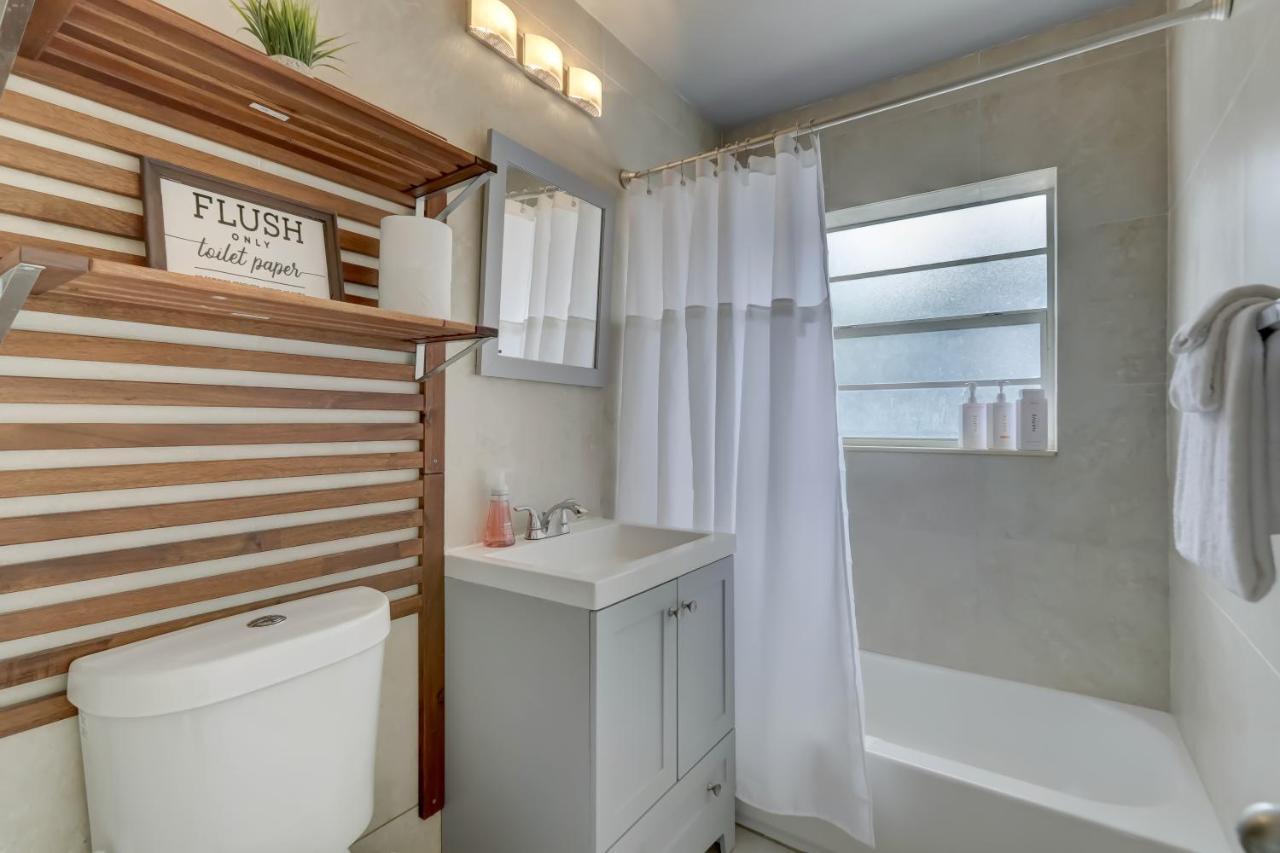 Paradise - Heated Pool & Near Holiday home