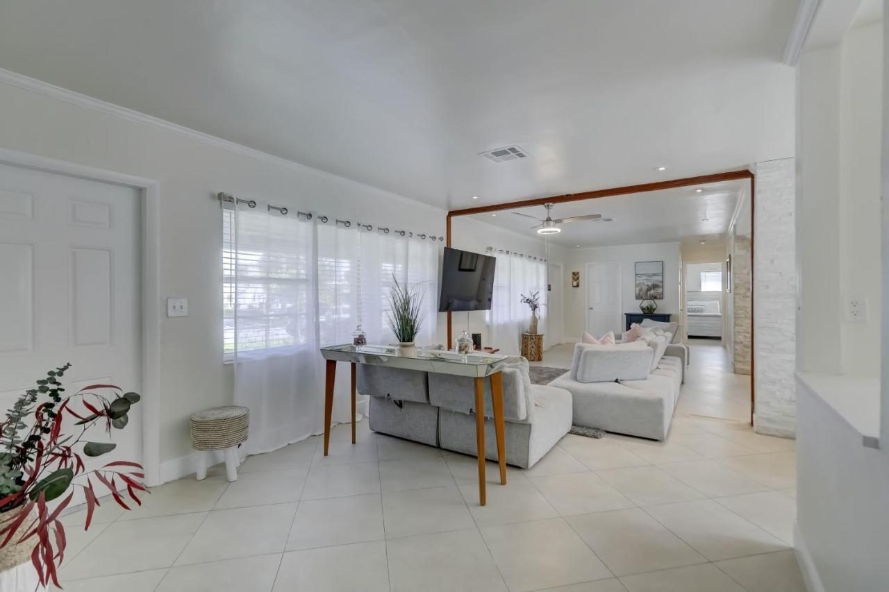 Holiday home Paradise - Heated Pool & Near