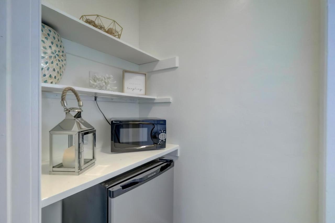 Paradise - Heated Pool & Near Holiday home