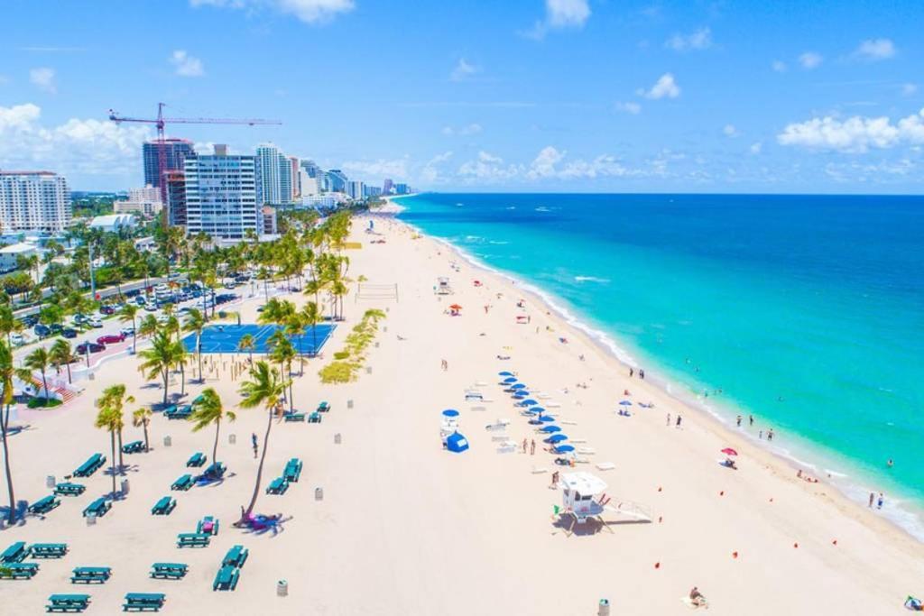 7th Fl, Modern, Pool, Gym Holiday home Fort Lauderdale
