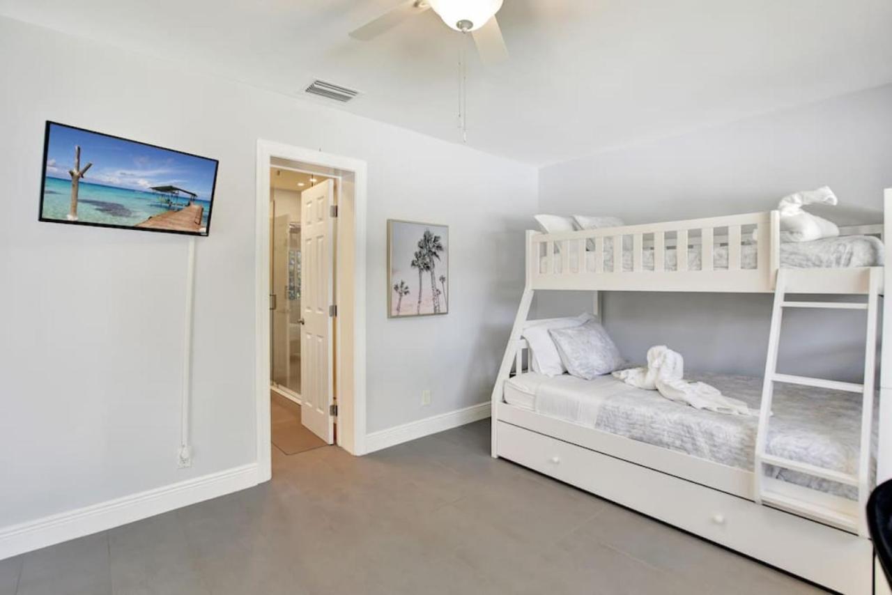 Lakefront Family Fun With Private Dock 3br 2b * Fort Lauderdale