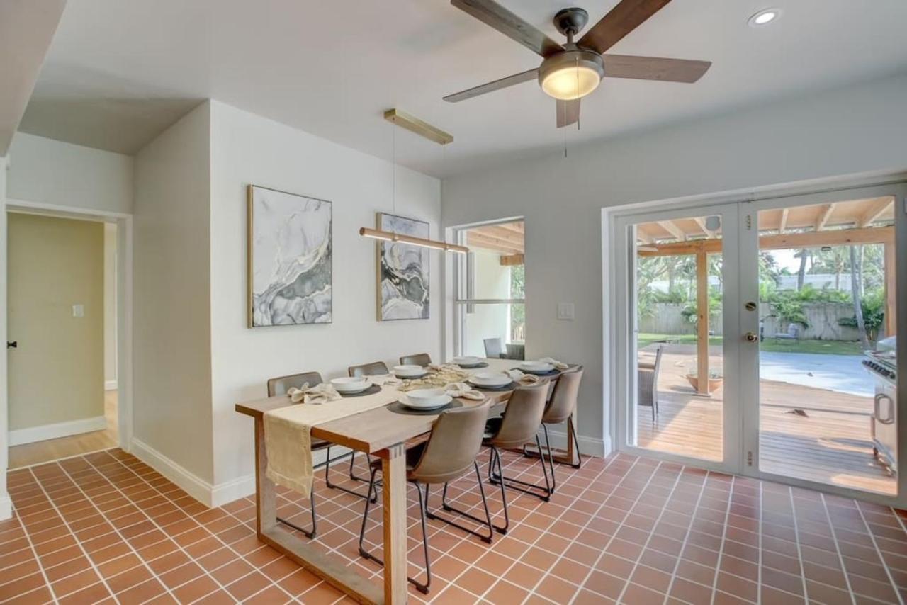 Holiday home Tranquil Poolside Bliss Pergola Deck Turf Yard Fort Lauderdale
