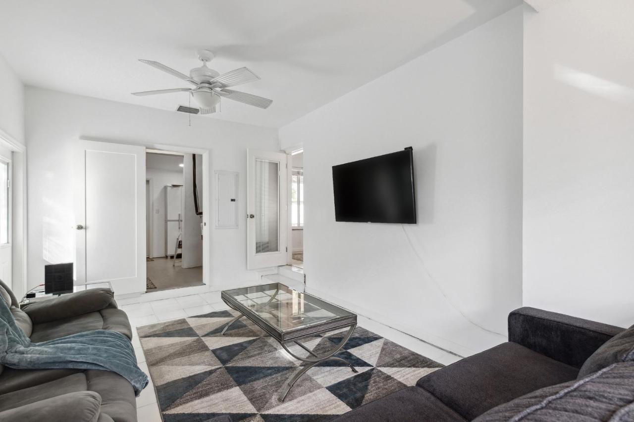 Chic Lauderdale House With Private Pool Holiday home Fort Lauderdale