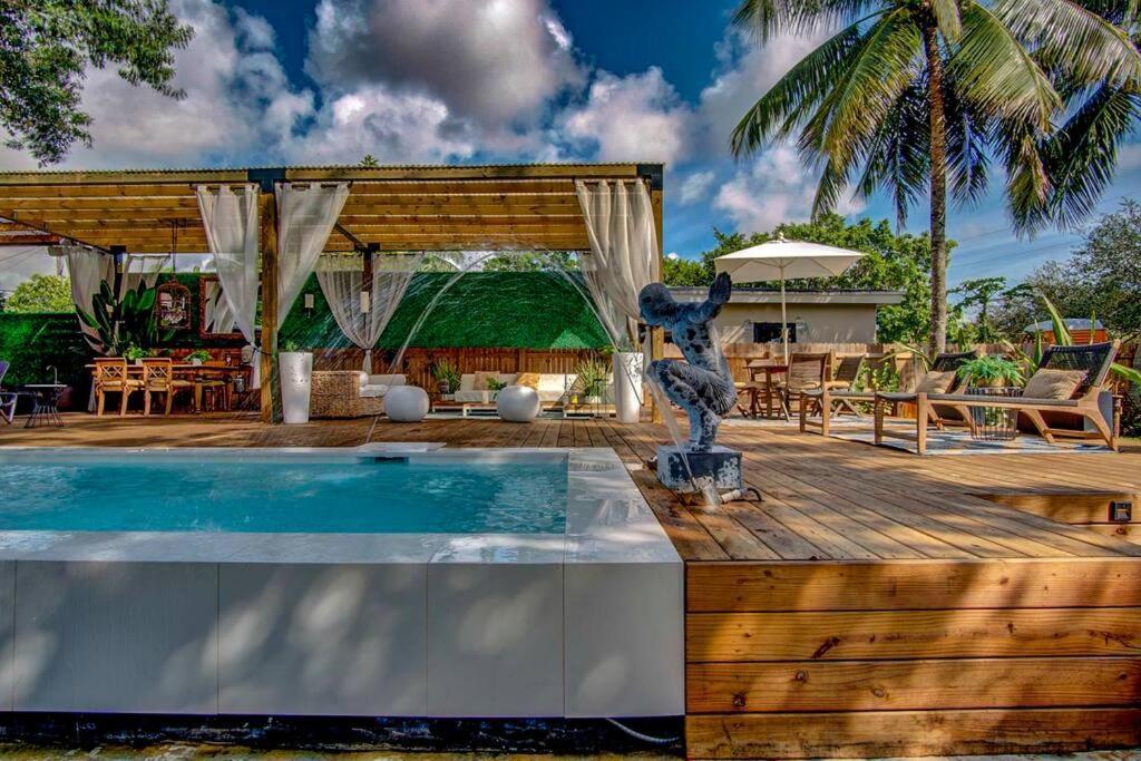 Oasis With Insane Outdoor Area Near Wilton Manors Fort Lauderdale
