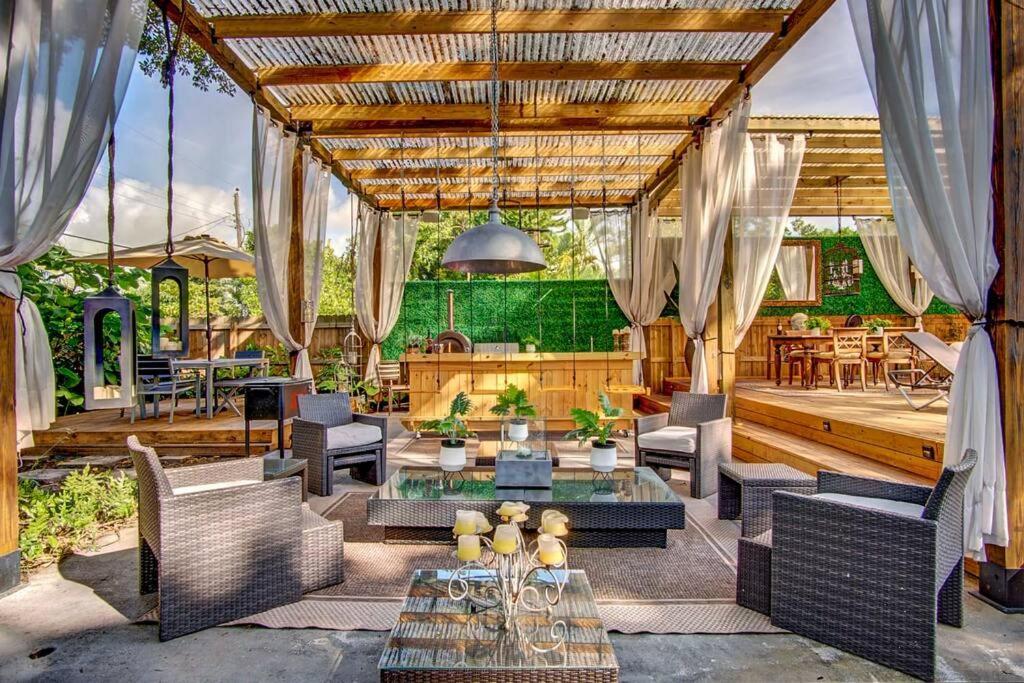 Oasis With Insane Outdoor Area Near Wilton Manors