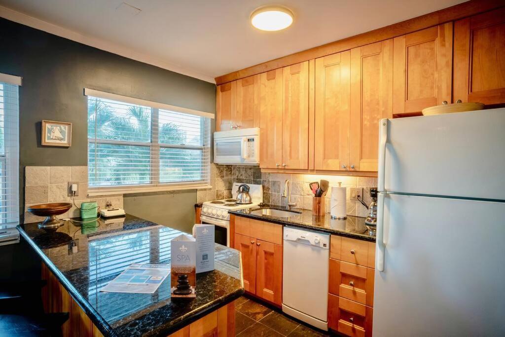 Vistamar Waterfront Abode -walk To The * Fort Lauderdale
