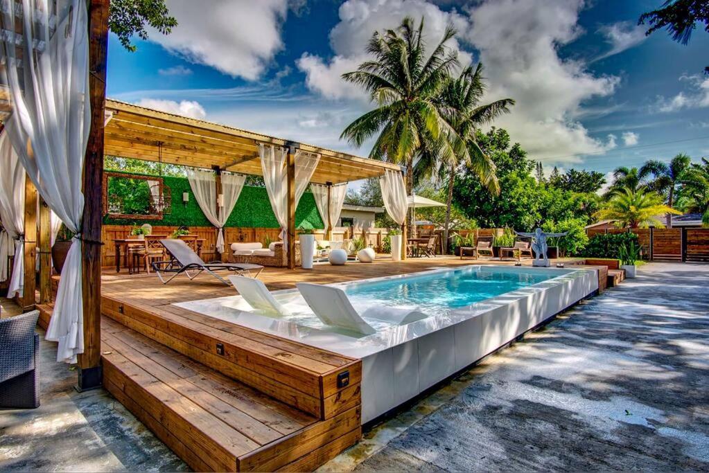 Oasis With Insane Outdoor Area Near Wilton Manors Holiday home