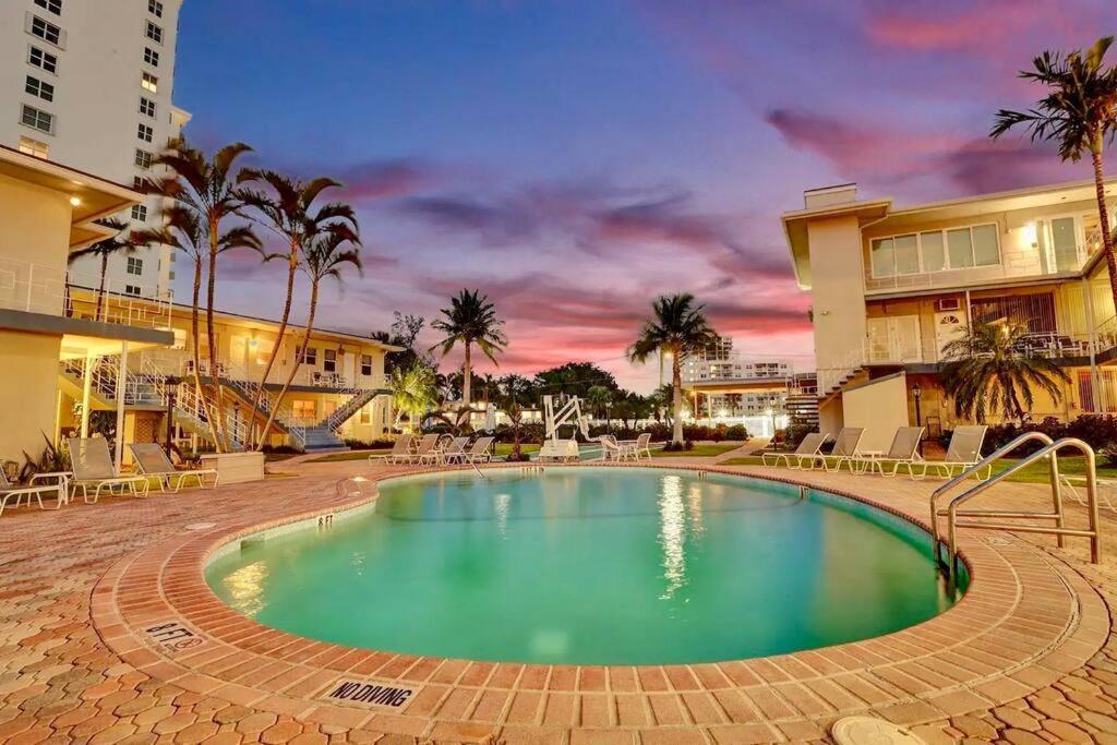 Vistamar Waterfront Abode -walk To The *