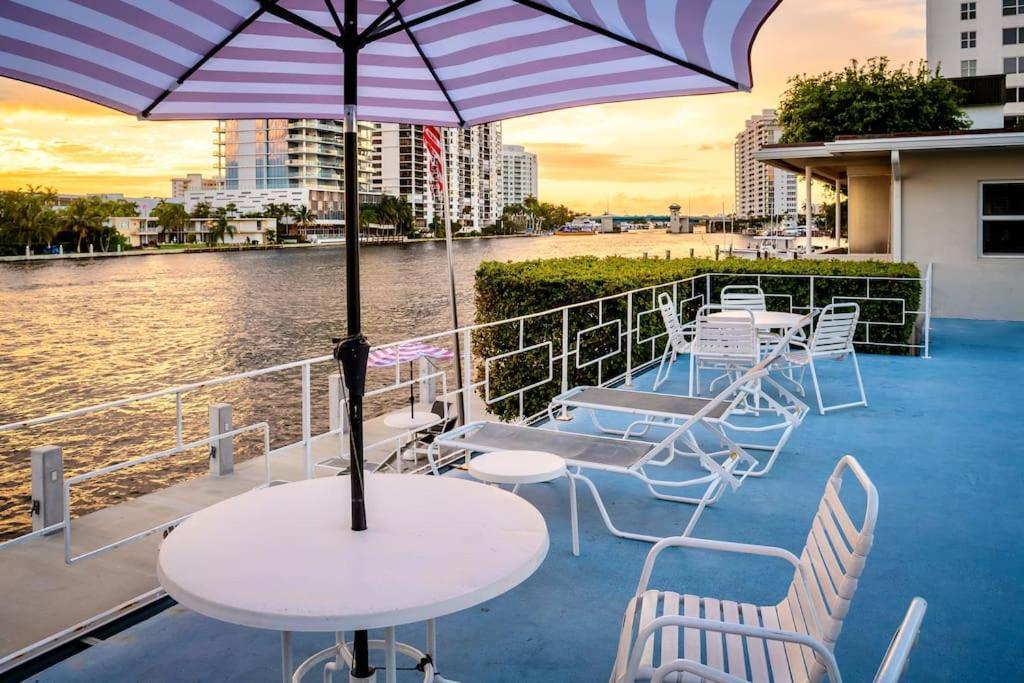 Apartment Vistamar Waterfront Abode -walk To The