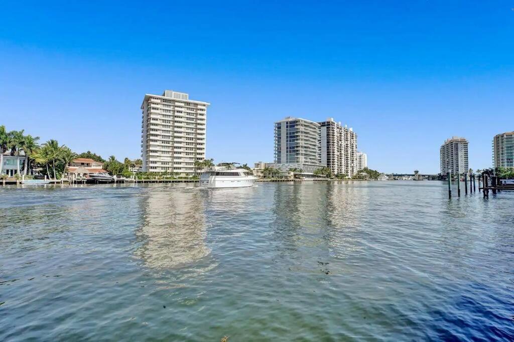 Vistamar Waterfront Abode -walk To The Apartment Fort Lauderdale