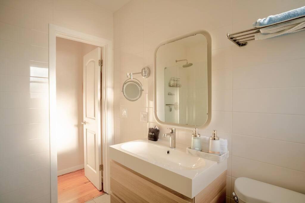 Vistamar Waterfront Abode -walk To The