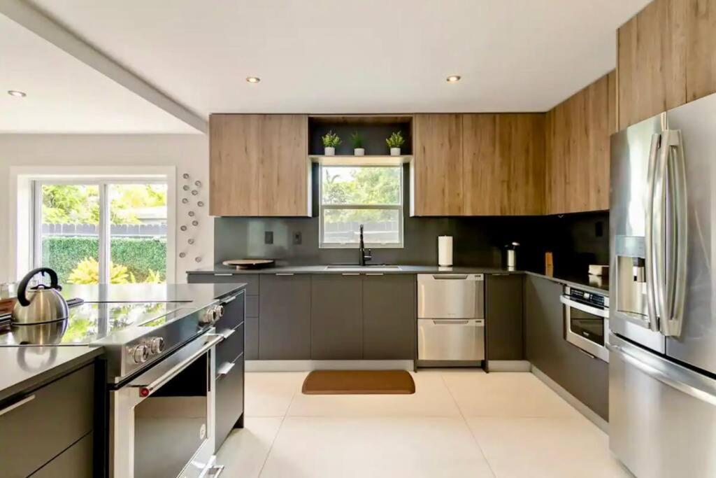 Oasis With Insane Outdoor Area Near Wilton Manors