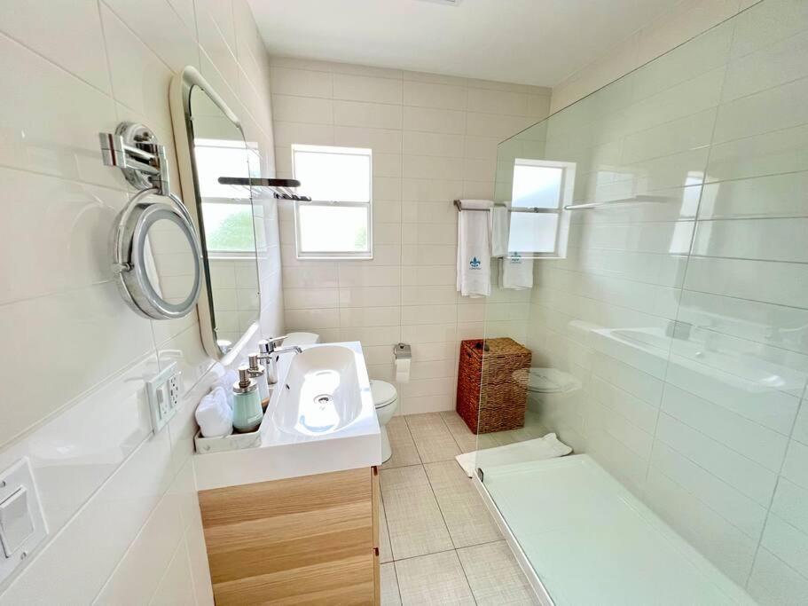 Apartment Vistamar Waterfront Abode -walk To The
