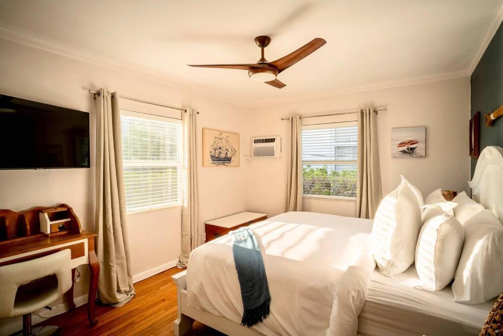 Vistamar Waterfront Abode -walk To The *