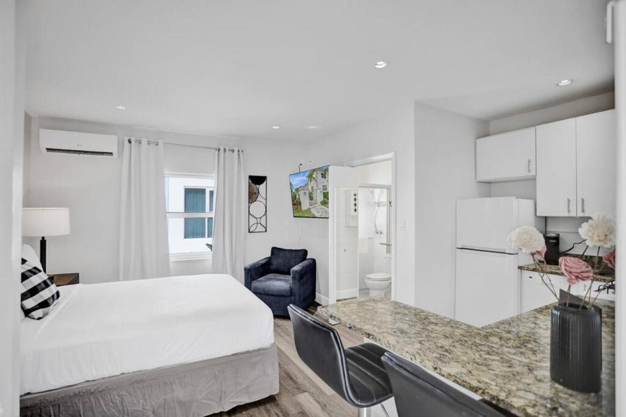 Isles Modern In Lauderdale *