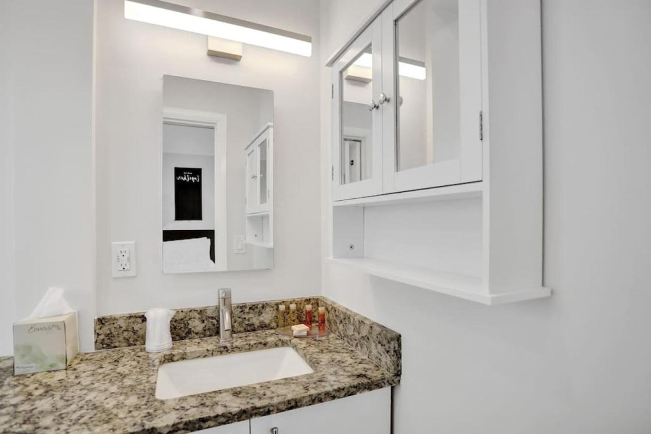 Isles Modern In Lauderdale Apartment