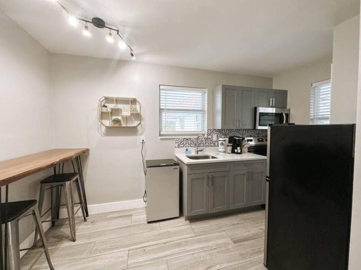 Rustic Retreats Modern 1br For 4 Guests In The Heart Of Lauderdale Fort Lauderdale