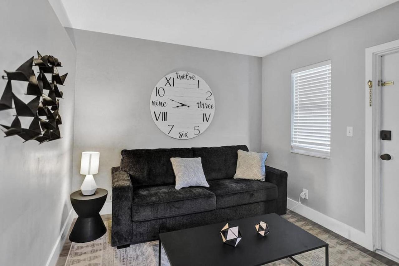Apartment Rustic Retreats Spacious 1br For 4 Guests In The Heart Of Lauderdale *