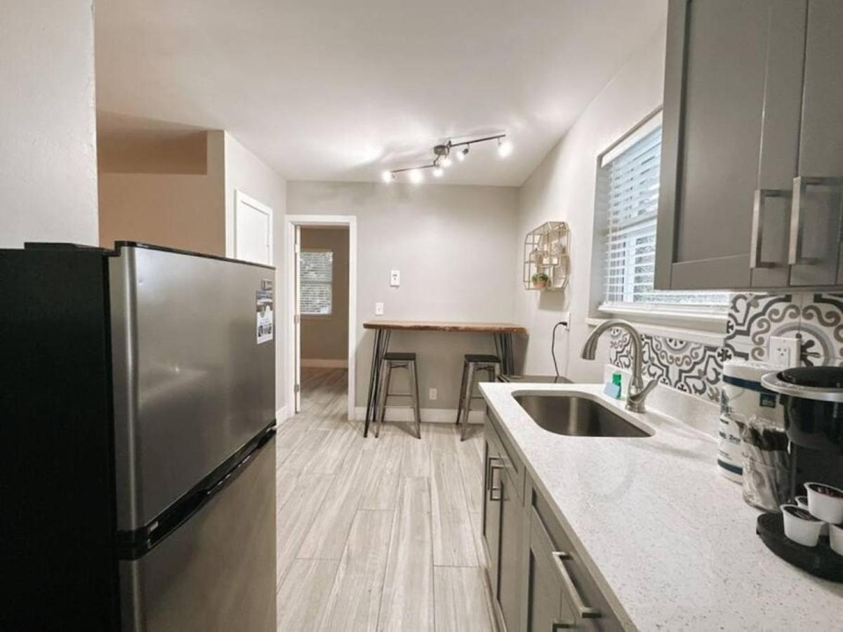 Rustic Retreats Modern 1br For 4 Guests In The Heart Of Lauderdale Apartment Fort Lauderdale