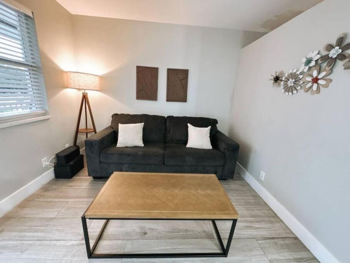 Apartment Rustic Retreats Modern 1br For 4 Guests In The Heart Of Lauderdale Fort Lauderdale