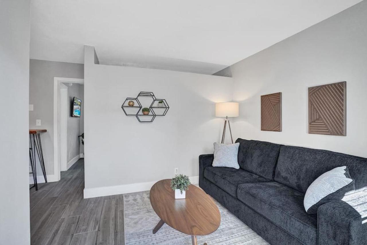 Rustic Retreats Cozy 1br For 4 Guests In The Heart Of Lauderdale Apartment Fort Lauderdale