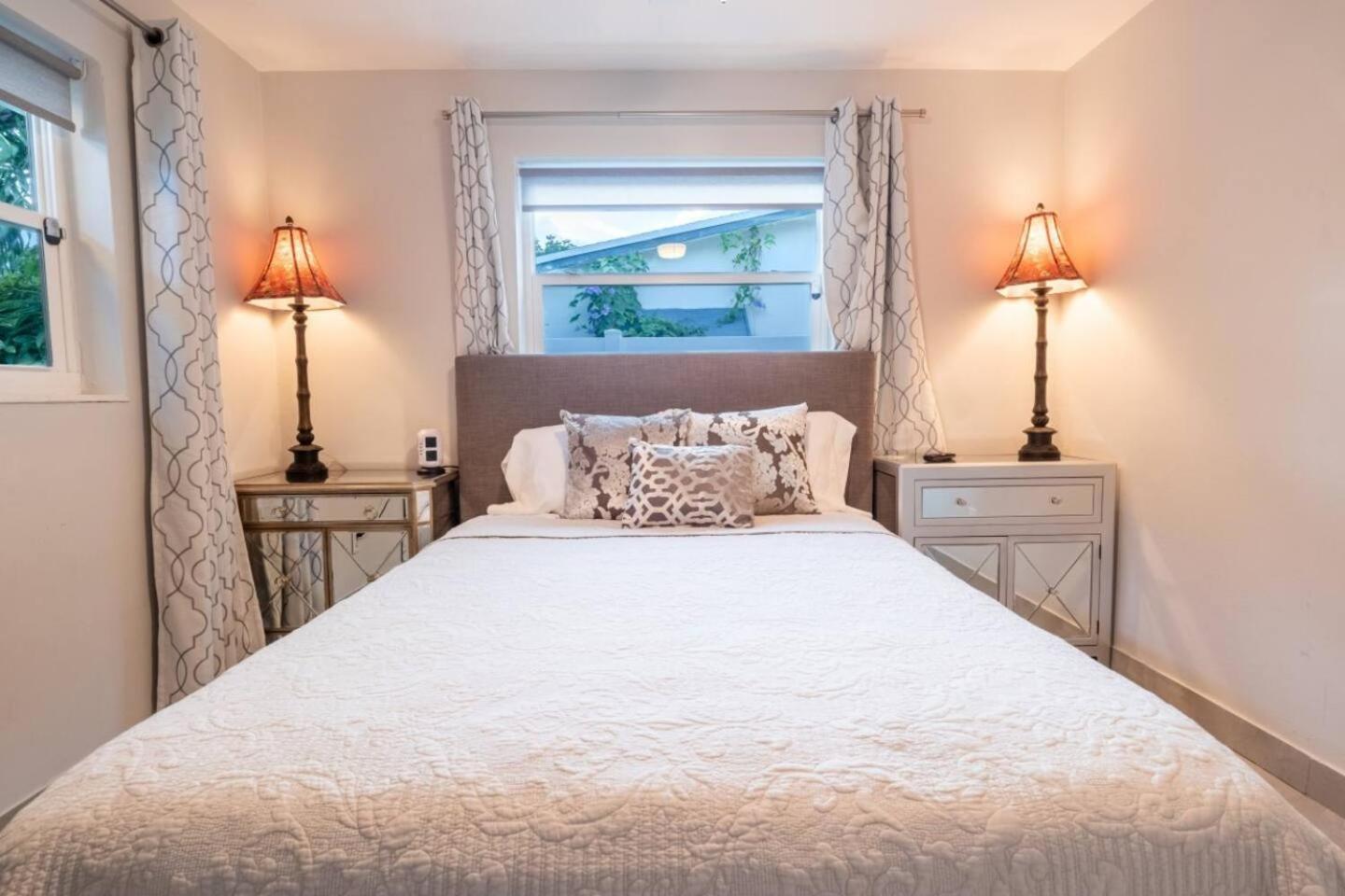 Wilton Manors West 2 Bed 2 Bath With Pool *