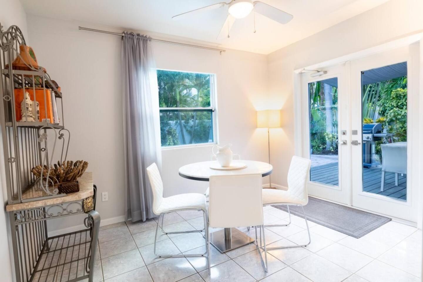 Wilton Manors West 2 Bed 2 Bath With Pool Holiday home *