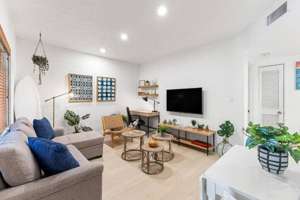 Bright And Stylish In Olas Blvd Victoria Park Holiday home Fort Lauderdale