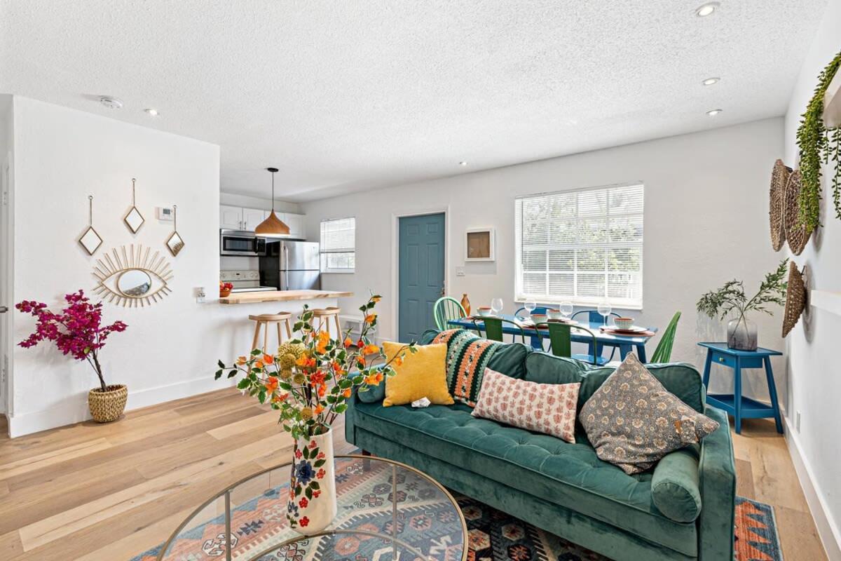 Stylish 2 Bedroom - Close To Riverwalk Holiday home *