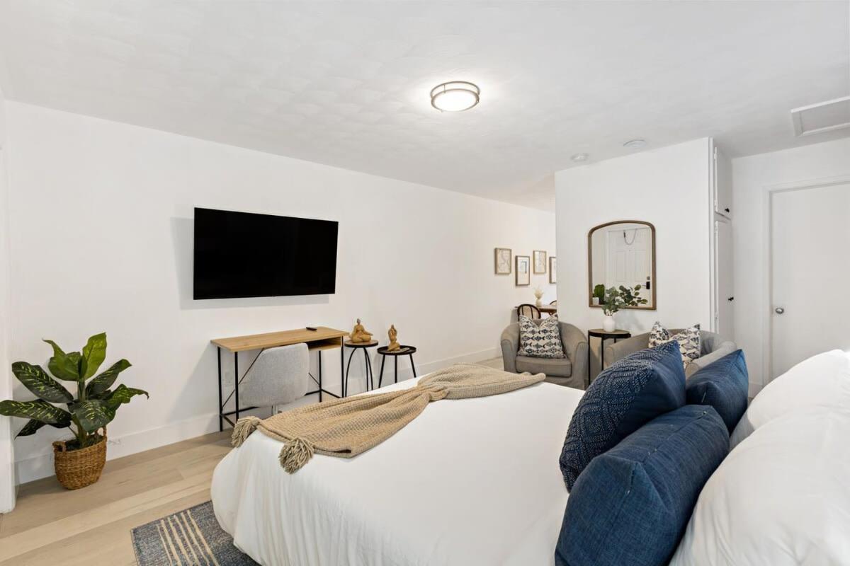 Charming Cozy @ Ridge Apartment