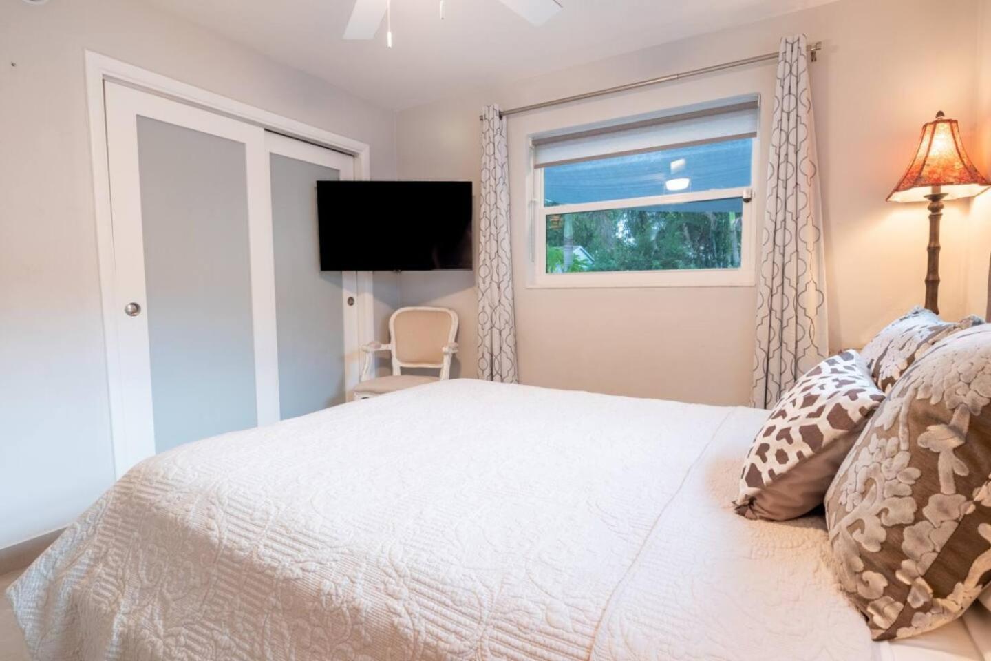 Wilton Manors West 2 Bed 2 Bath With Pool *