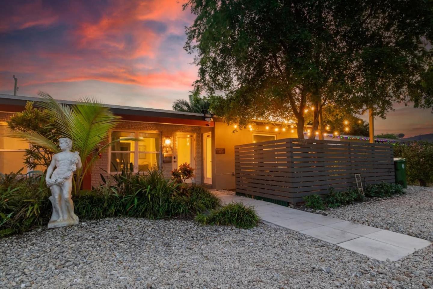 Wilton Manors West 2 Bed 2 Bath With Pool * Fort Lauderdale