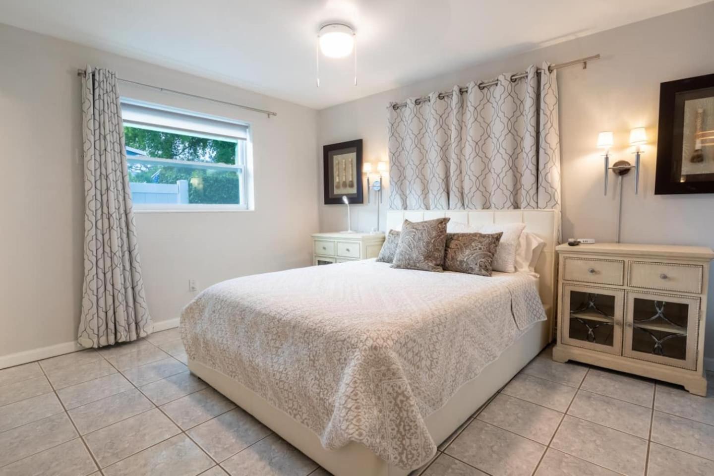 Wilton Manors West 2 Bed 2 Bath With Pool Holiday home Fort Lauderdale
